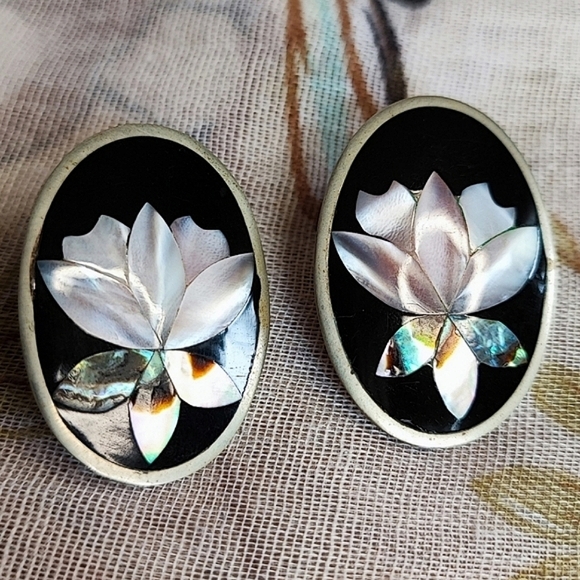 Petite Real Carved Abalone Shell Maple Marijuana Leaf Leaves Pierced Earrings - Picture 8 of 9